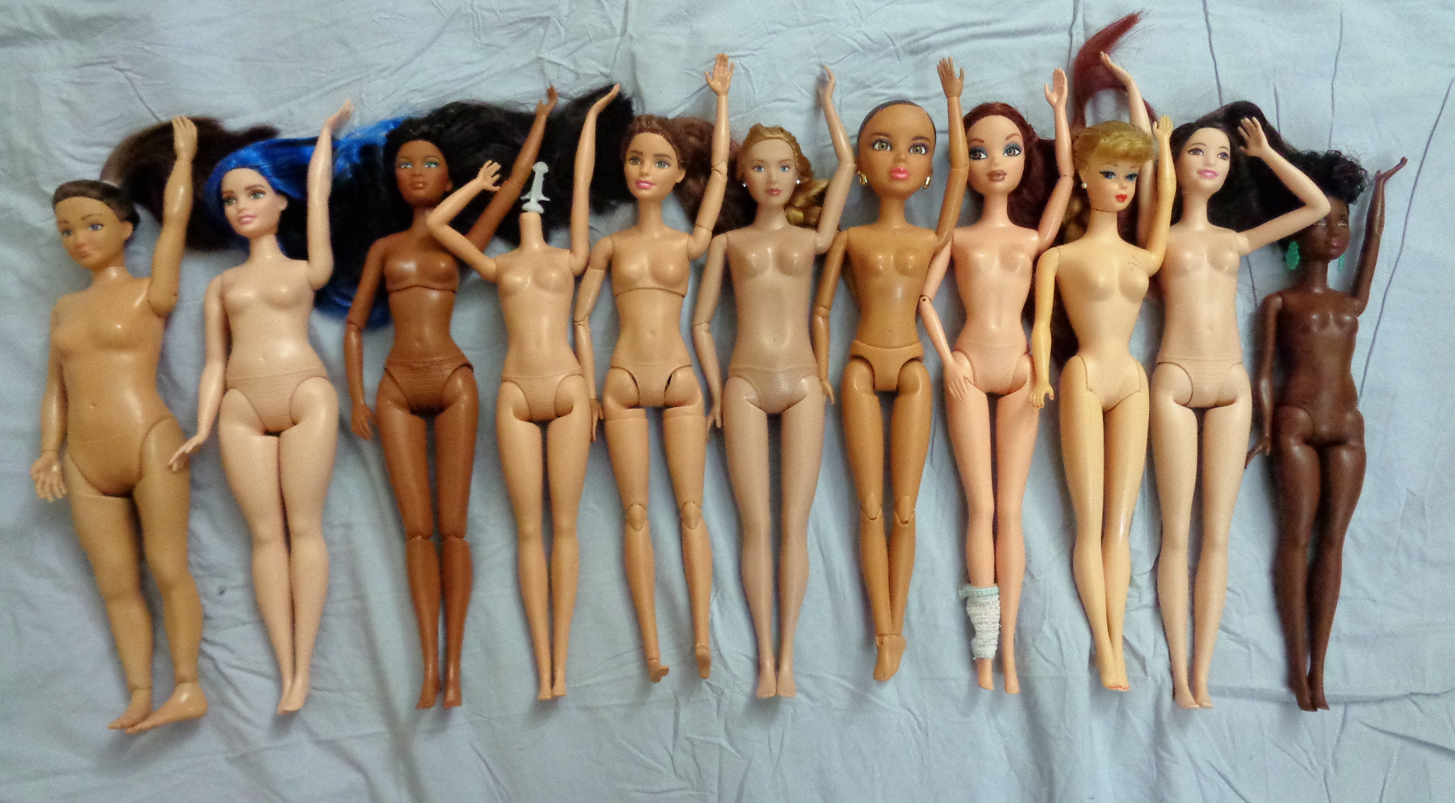 WARNING: The following contains photos of naked dolls. 